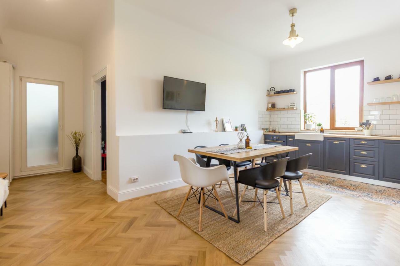 City Chic 3 Bedroom Apartment Cluj-Napoca Exterior photo